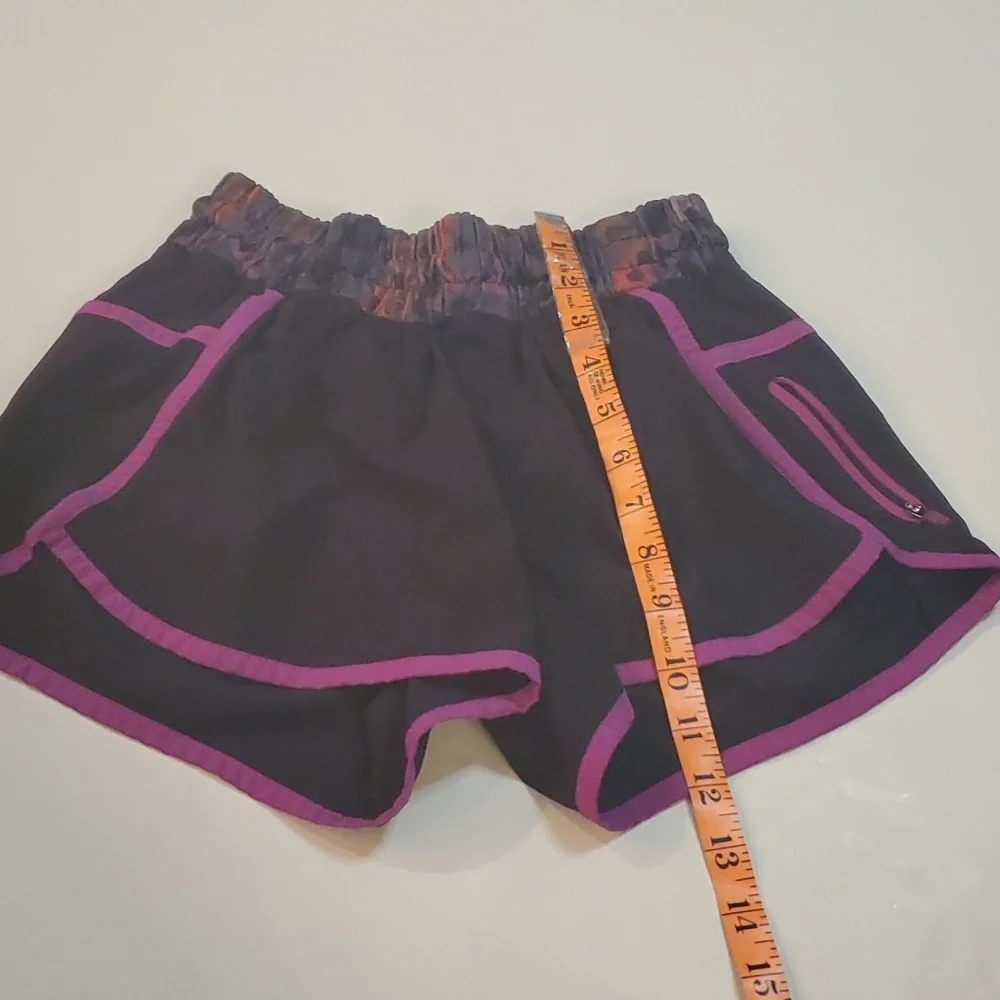 #1251 Lululemon Shorts size 4 b1016.
